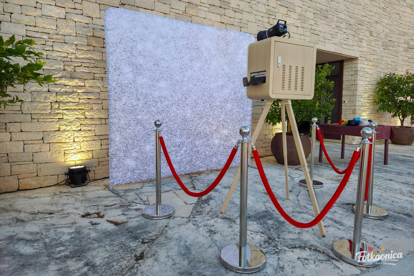 Photo Booth postav s pozadinom za vjenčanje
